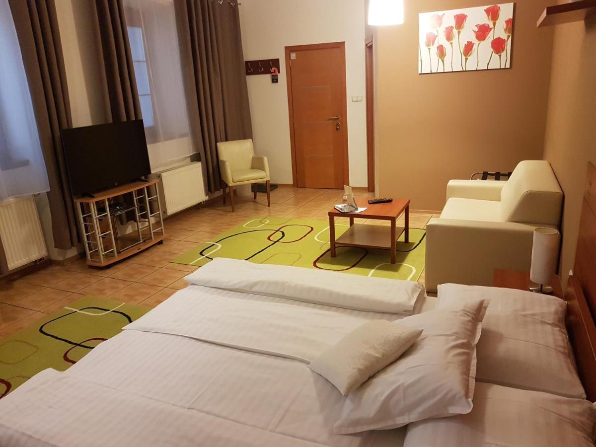 Alex Pension Presov Ngoại thất bức ảnh